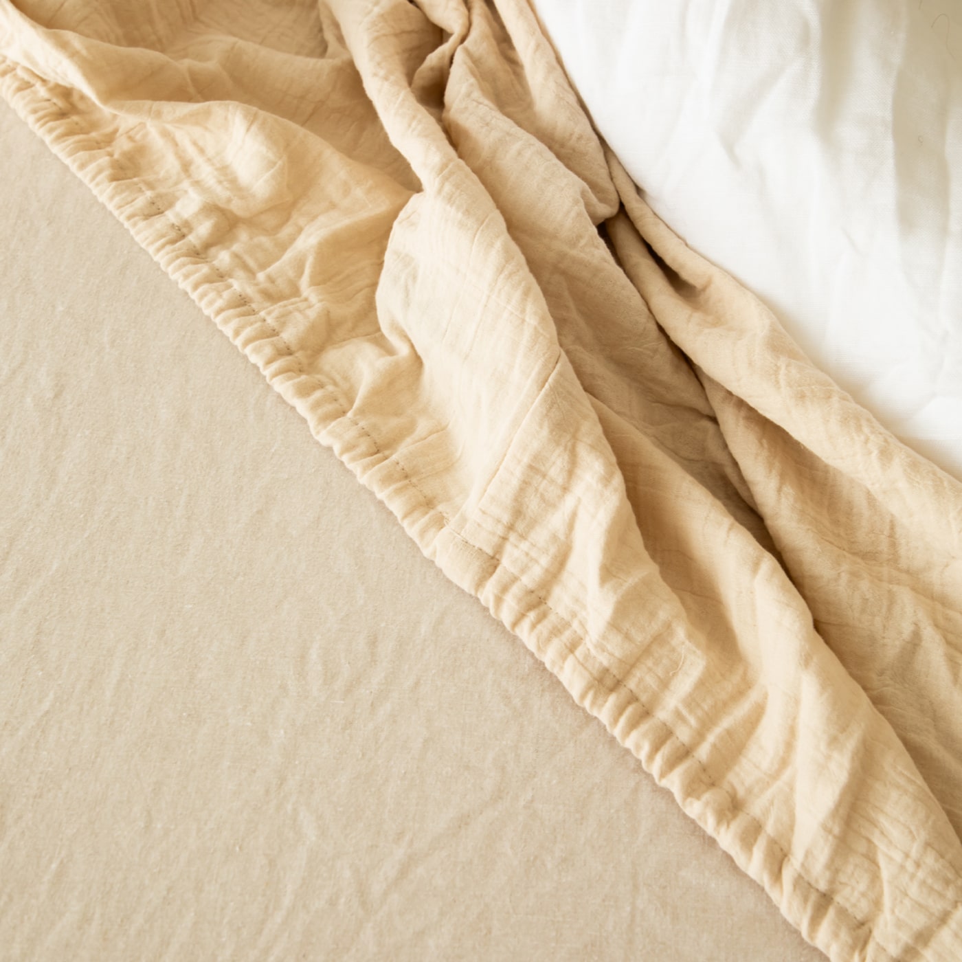 Muslin fitted sheet in Beige