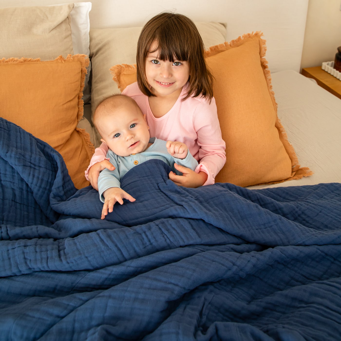Soothing muslin blanket in Blue