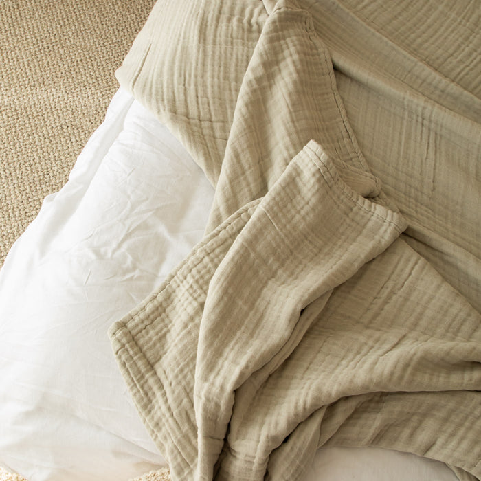 Soothing muslin blanket in Light Grey