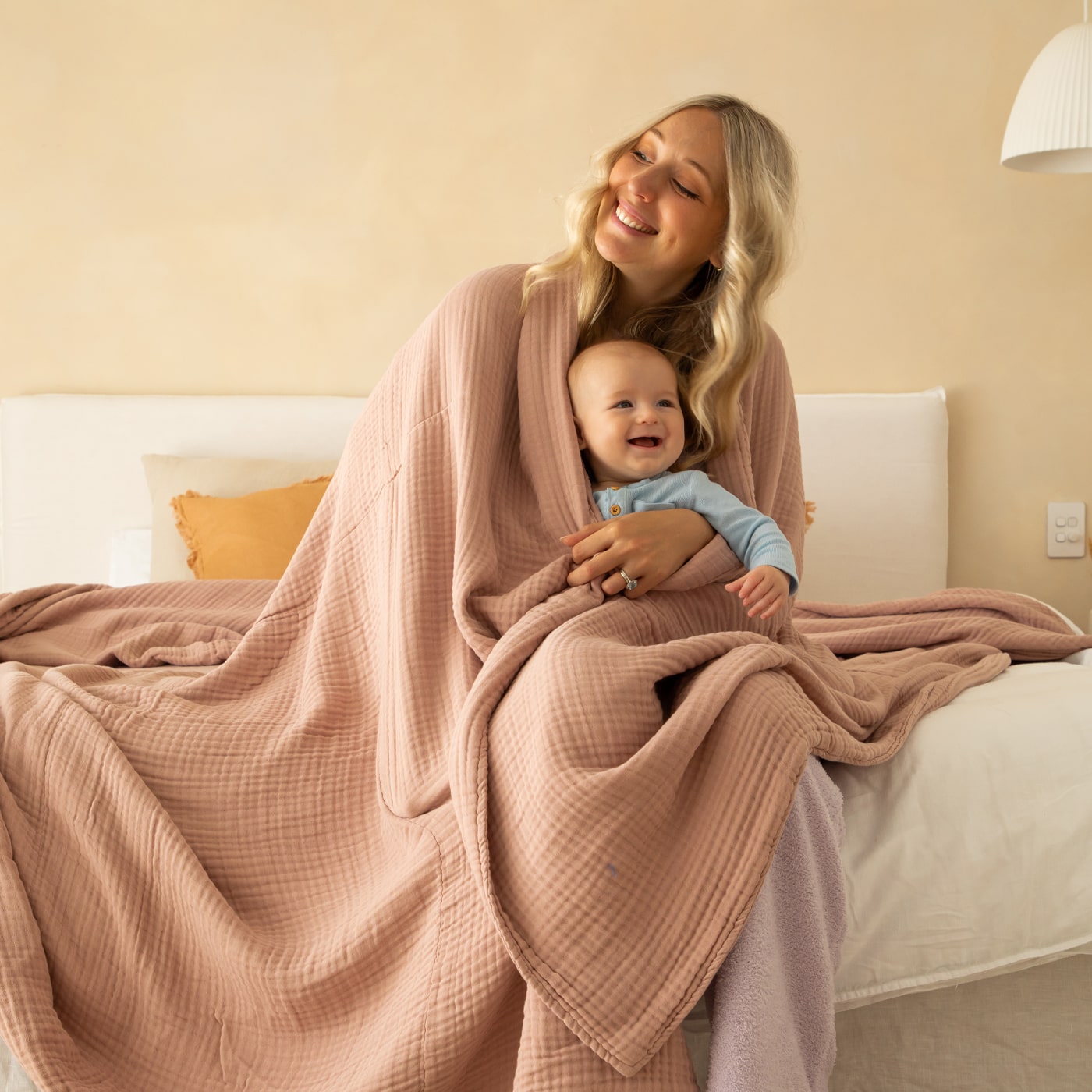 Soothing muslin blanket in Blush