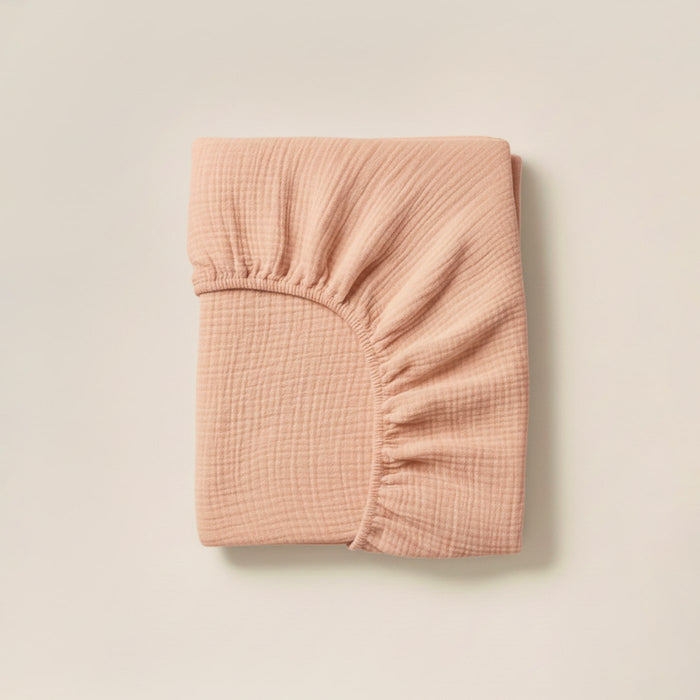 Muslin fitted sheet in Blush