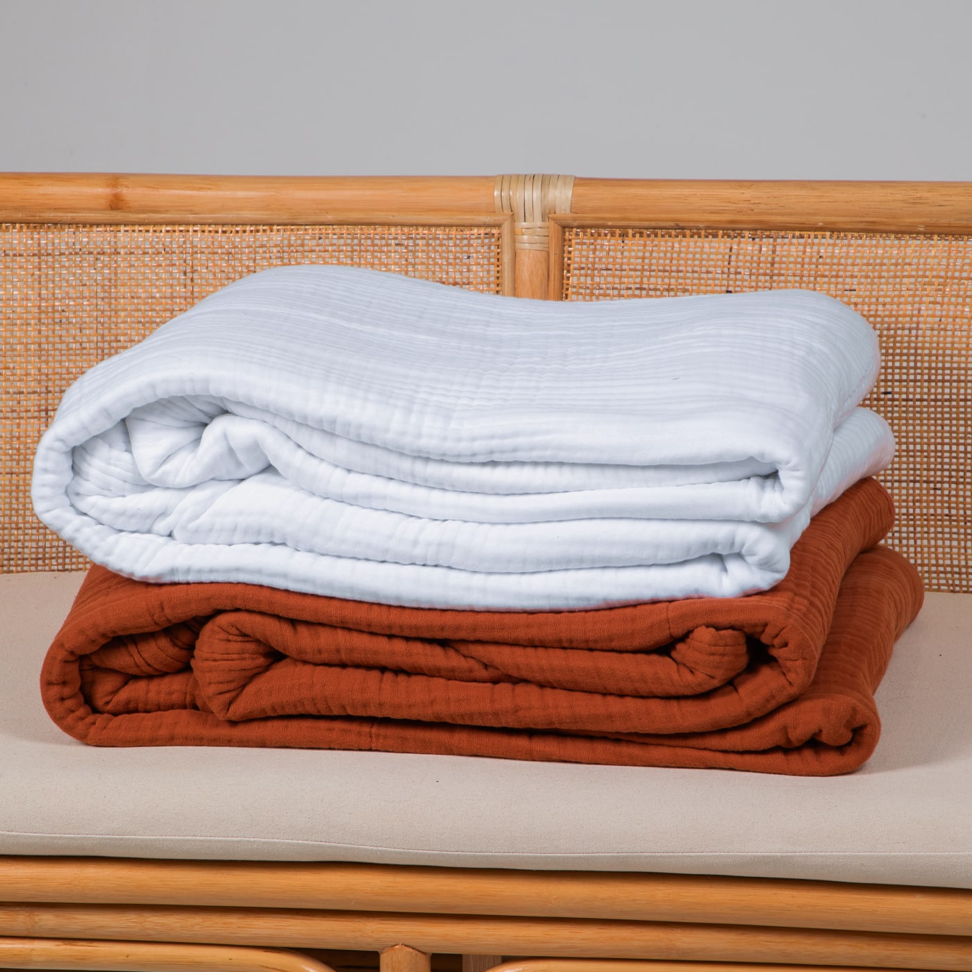Soothing muslin blanket in Rust