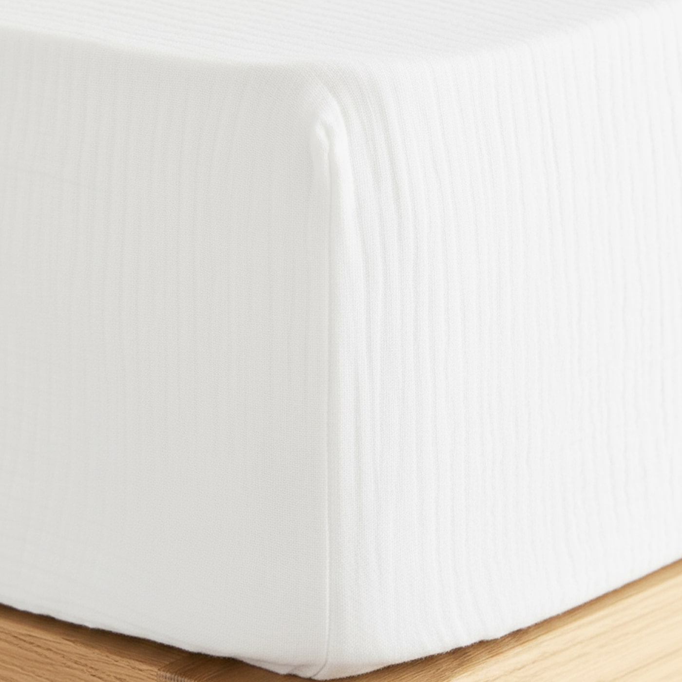 Muslin fitted sheet in Snow White
